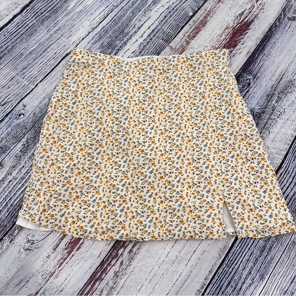 Hollister Ultra High Rise Floral Mini Skirt - Picture 2 of 7